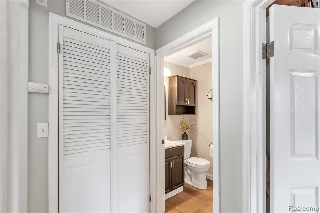 21484 Power Road Farmington Hills, MI 48336 - Photo 40 of 46