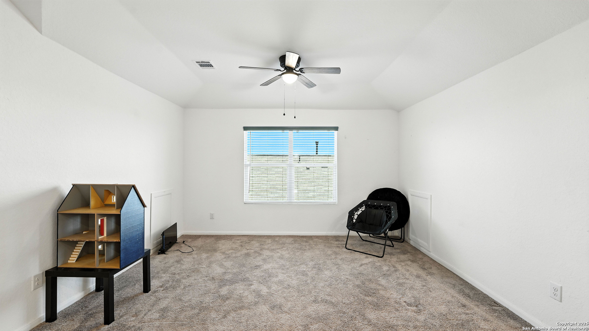 5826 Geronimo Way Seguin, TX 78155 - Photo 26 of 30 a workspace with furniture and a window