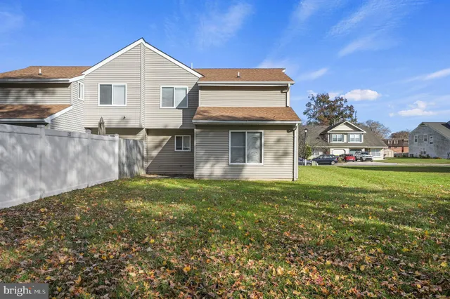 a view of house with garden