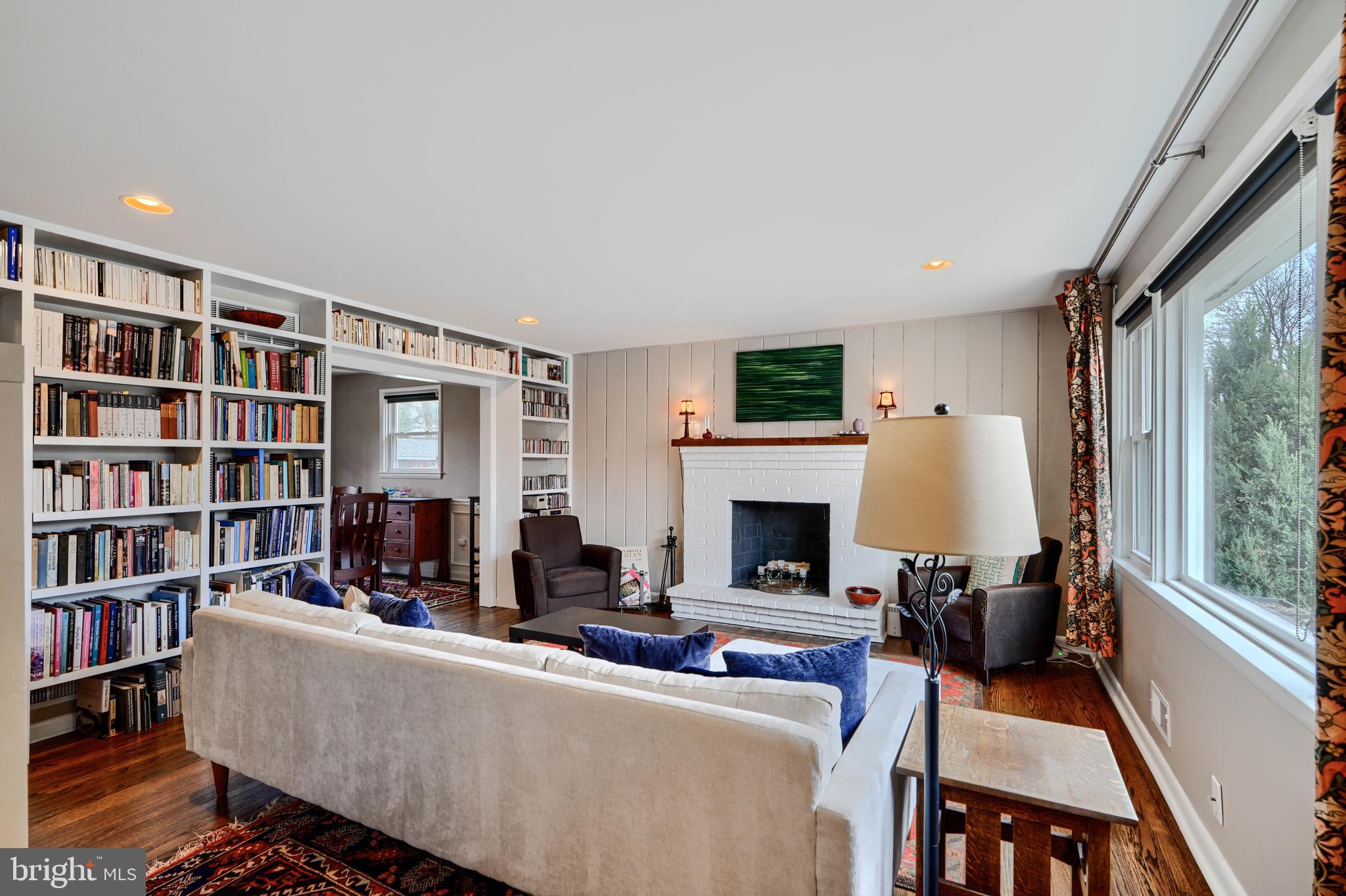 513 Windwood Road Baltimore, MD 21212 - Photo 5 of 36 Living room from front door