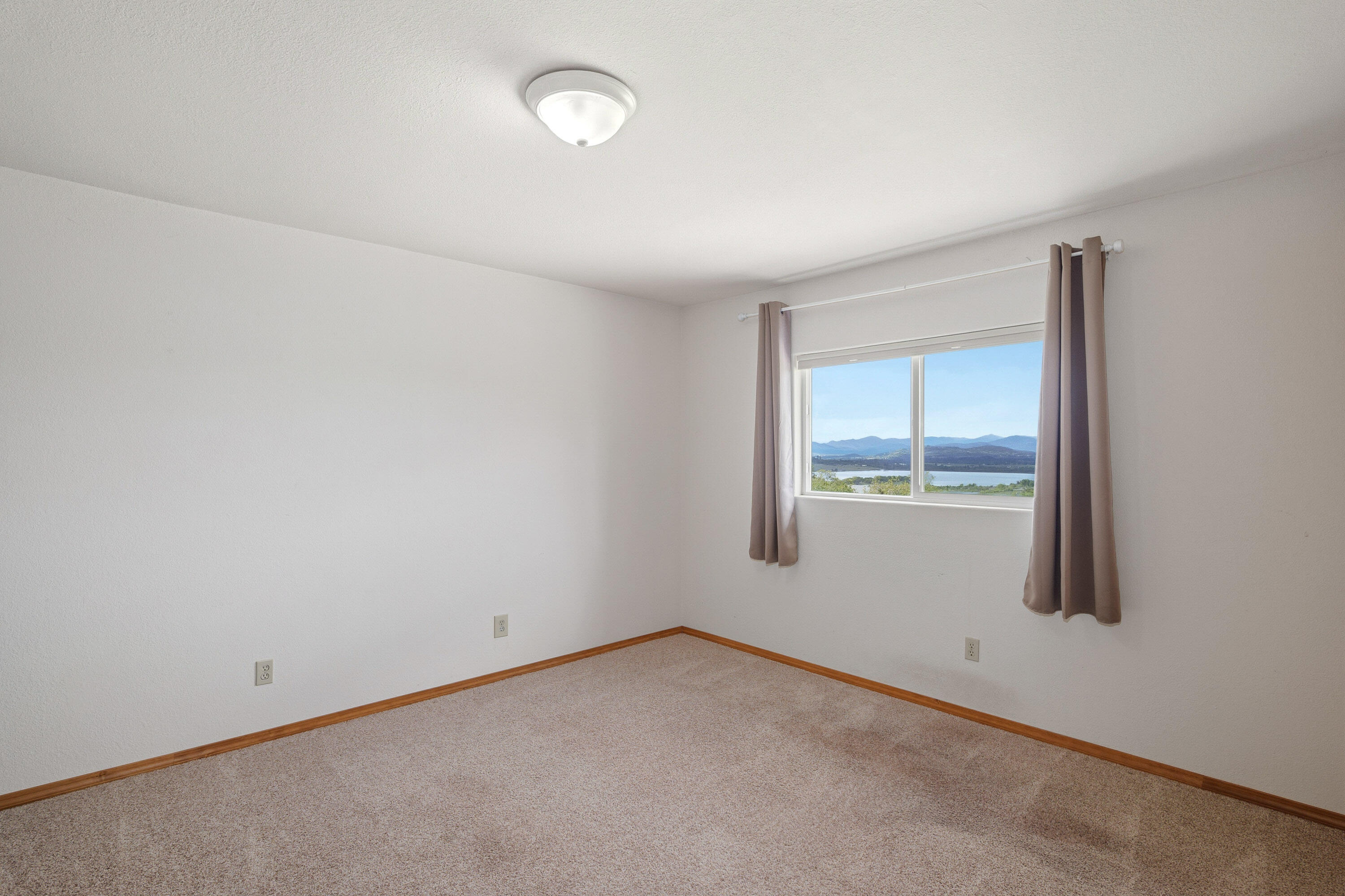 3850 East Antelope Road Eagle Point, OR 97524 - Photo 29 of 44 3850 E Antelope Rd (29)