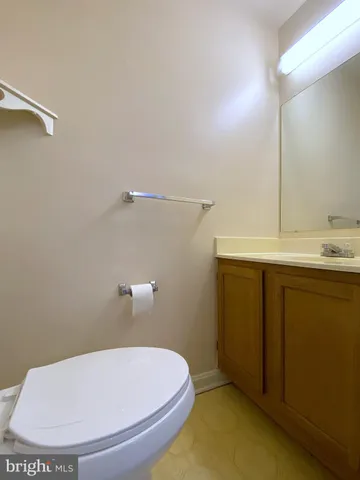 a view of empty room with ceiling fan