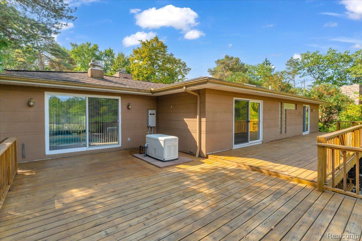 1156 Seneca Road Lake Orion, MI 48362 - Photo 39 of 50 View of deck