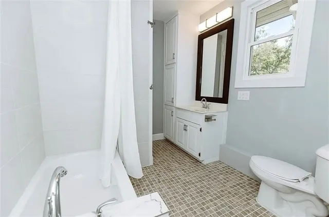 $164,900 | 600 West Walnut Street, Salina, KS 67401