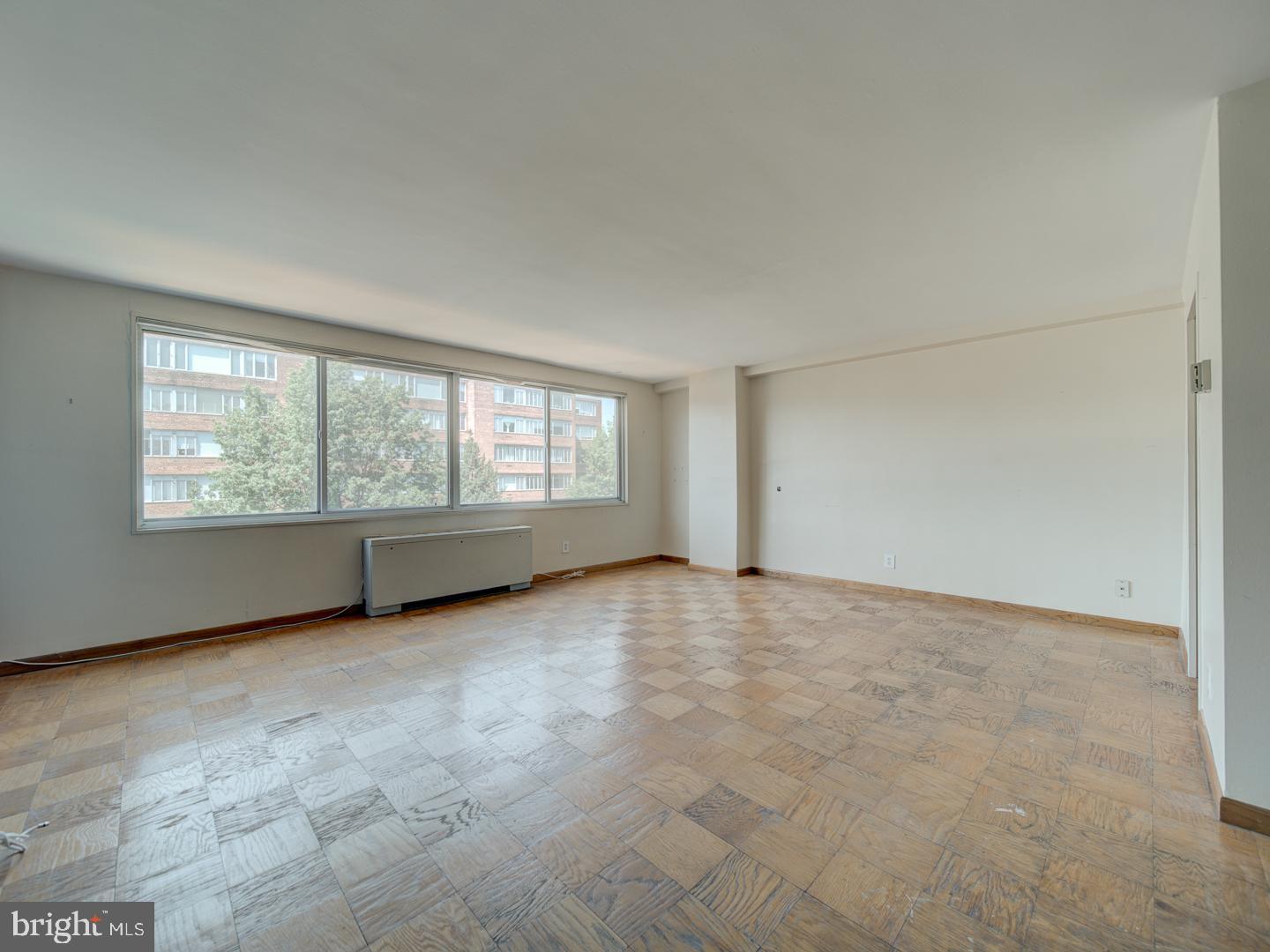 2829 Connecticut Avenue Northwest, Unit 606 Washington, DC 20008 - Photo 14 of 28 an empty room with windows