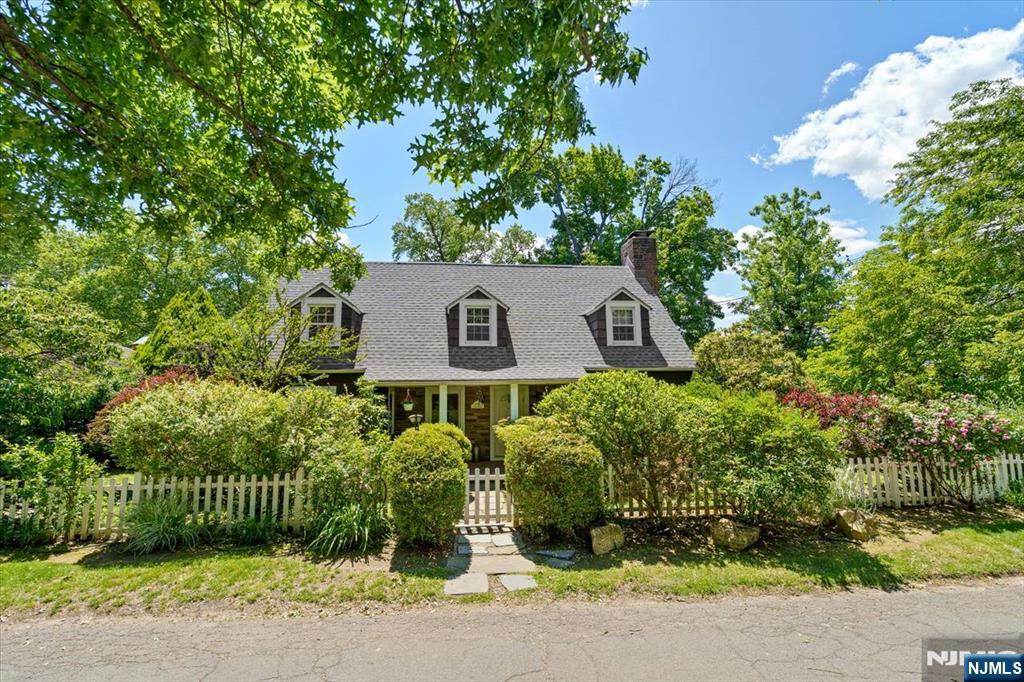 694 Sunset Road Teaneck, NJ 07666 - Photo 1 of 30