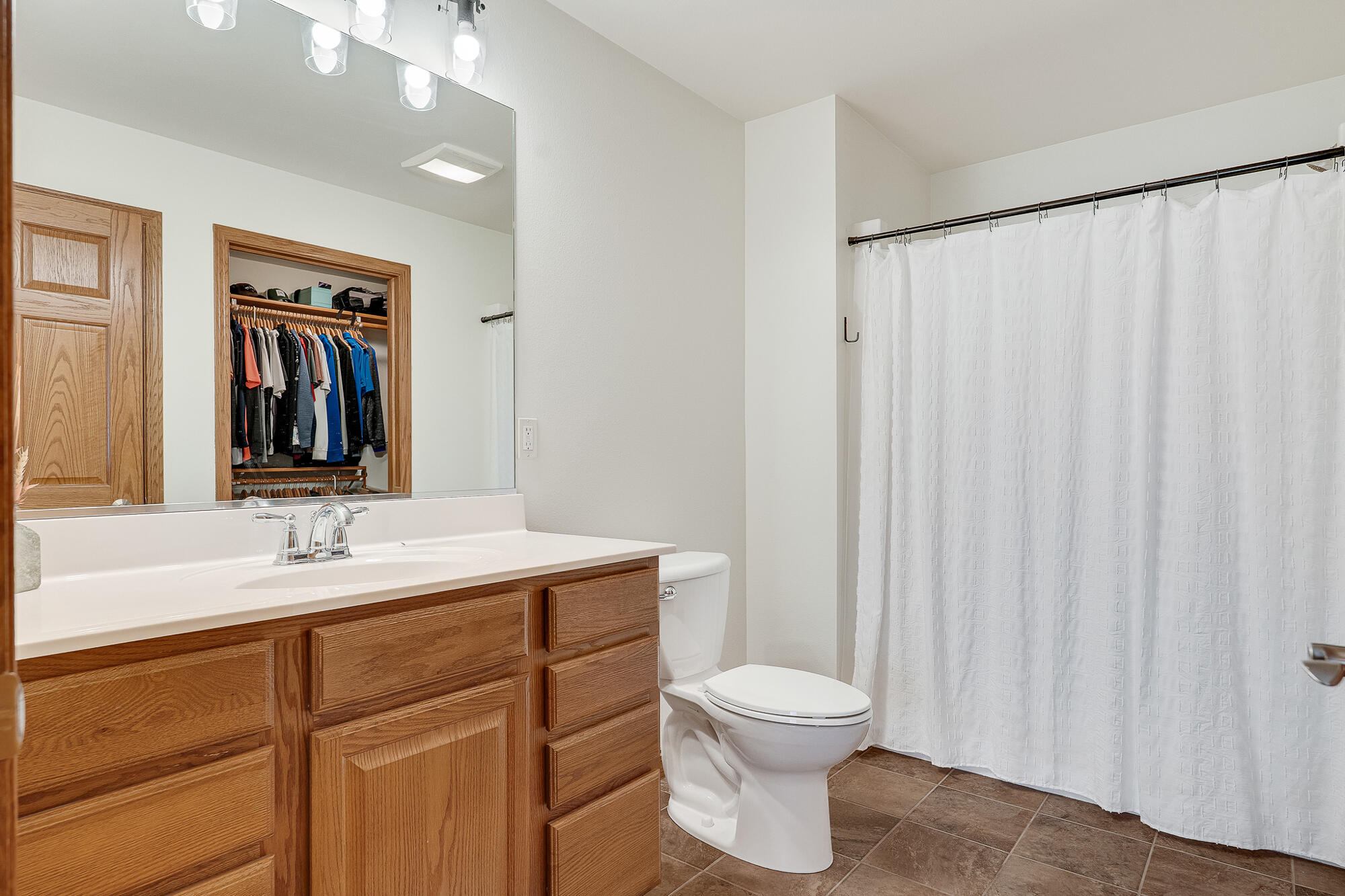 1218 Huntington Street Holmen, WI 54636 - Photo 13 of 32 Primary Full Bathroom with WIC
