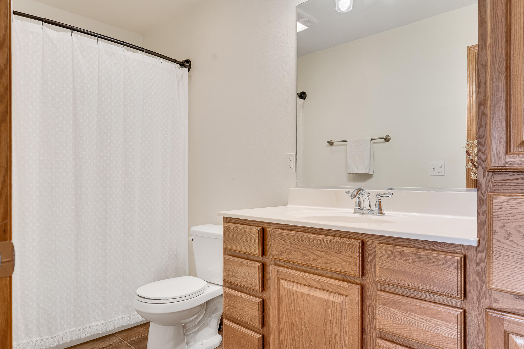 1218 Huntington Street Holmen, WI 54636 - Photo 15 of 32 Full Bathroom Main Level