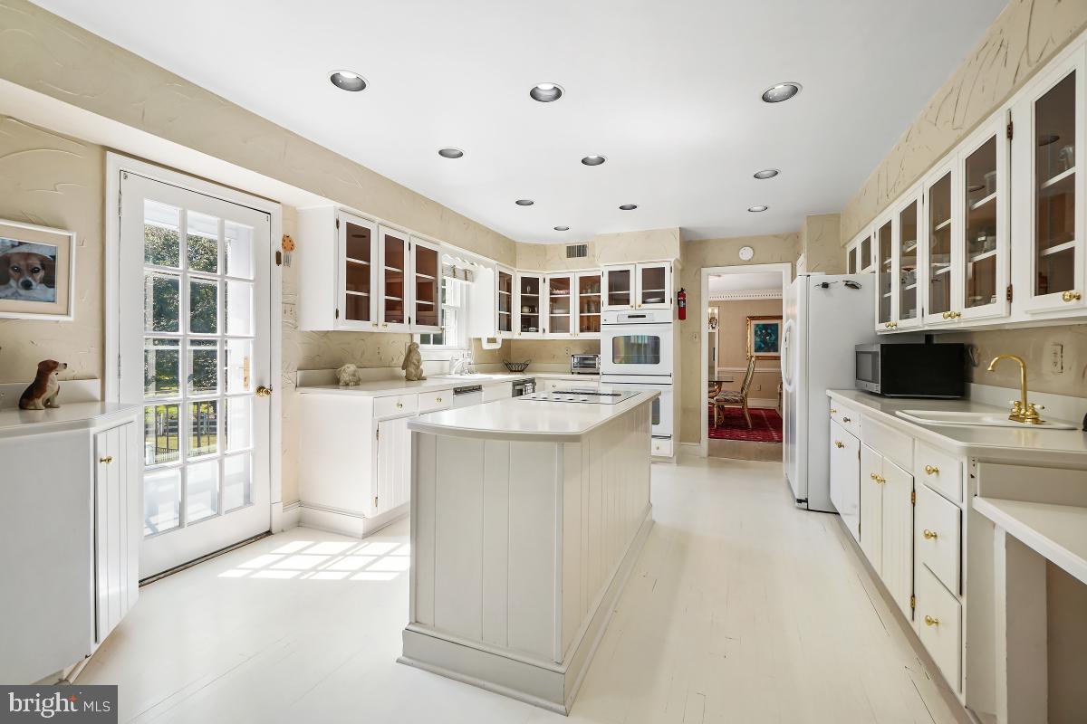 14650 Seneca Road Potomac, MD 20854 - Photo 11 of 48