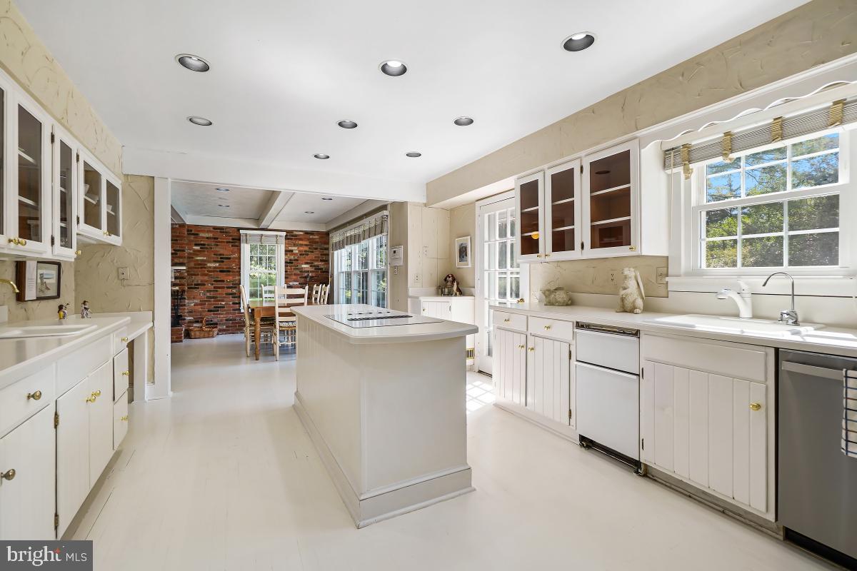 14650 Seneca Road Potomac, MD 20854 - Photo 12 of 48