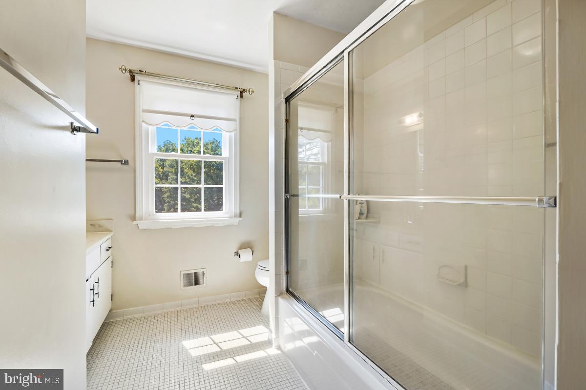 14650 Seneca Road Potomac, MD 20854 - Photo 26 of 48