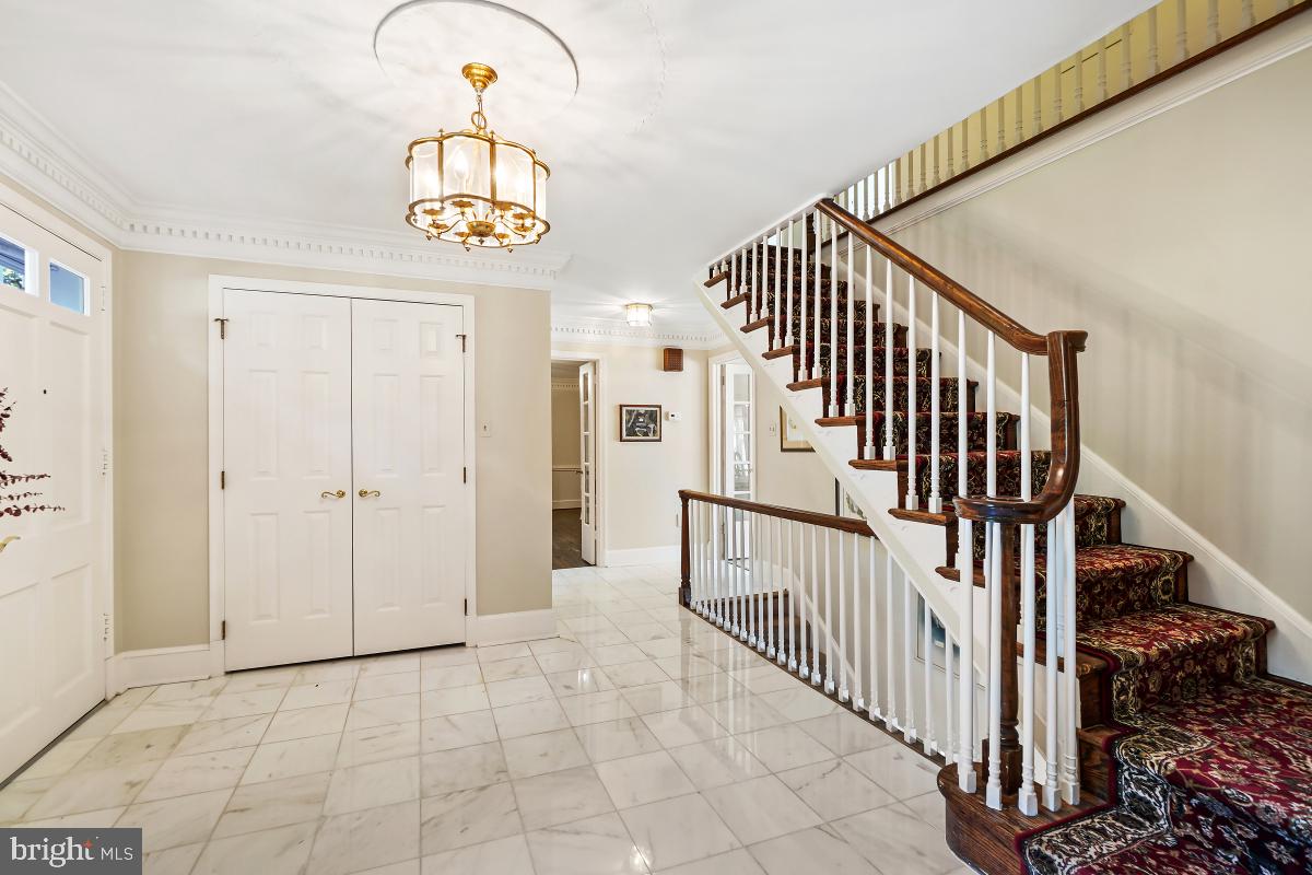 14650 Seneca Road Potomac, MD 20854 - Photo 5 of 48