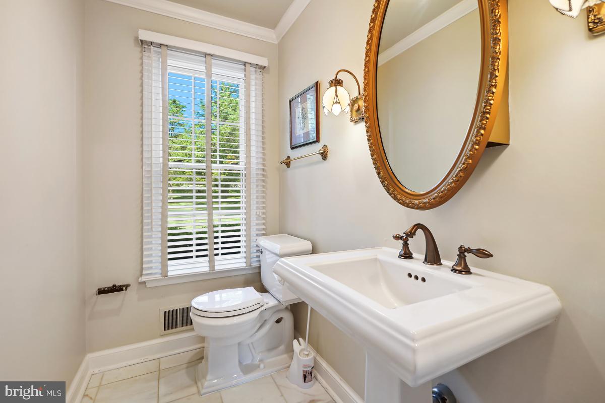 14650 Seneca Road Potomac, MD 20854 - Photo 6 of 48