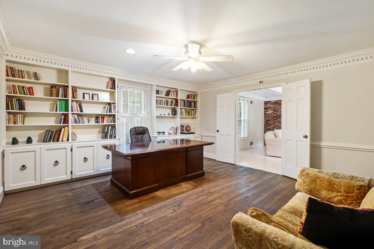 14650 Seneca Road Potomac, MD 20854 - Photo 7 of 48