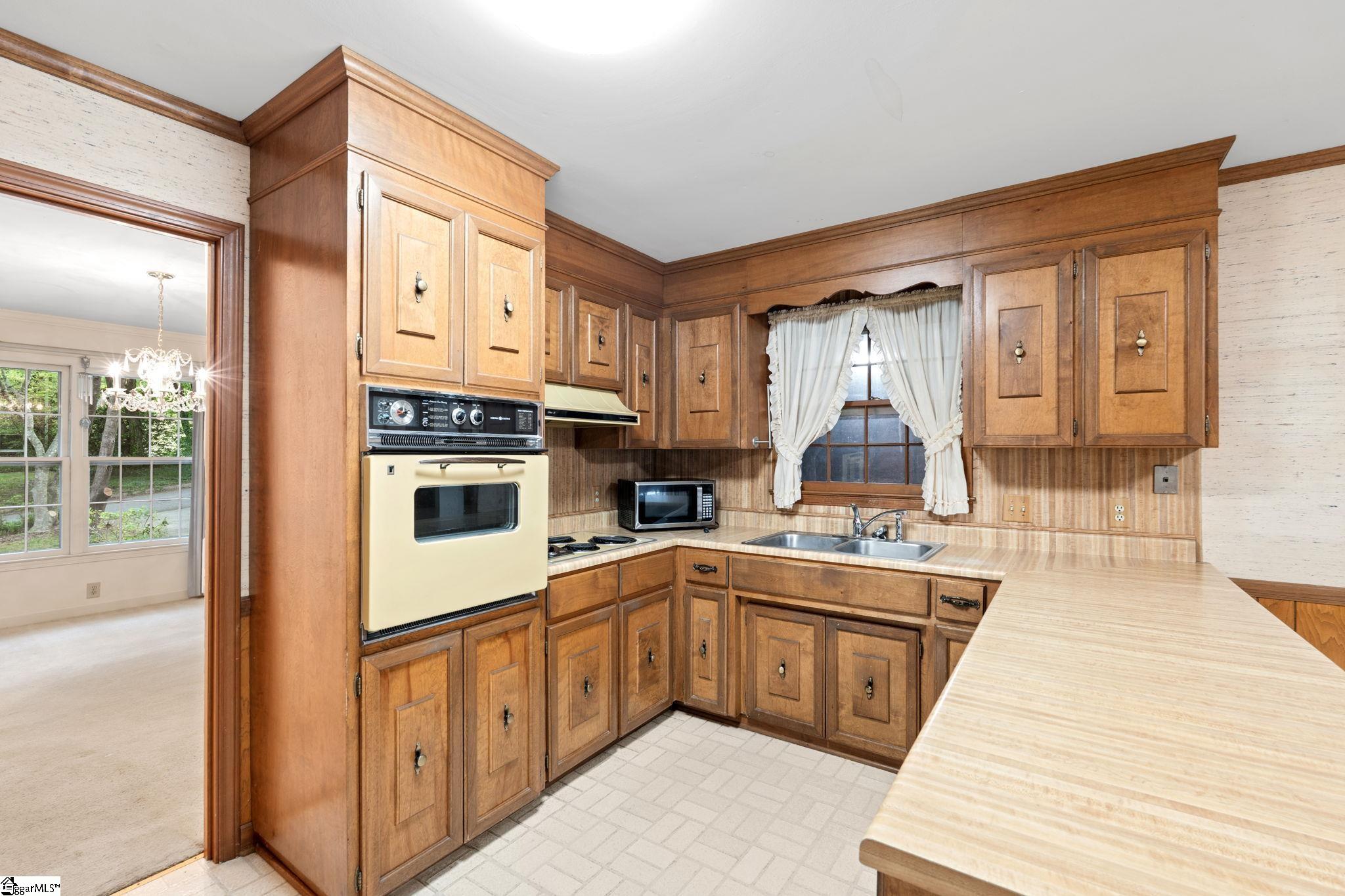 205 Oak Ridge Court Greer, SC 29650 - Photo 11 of 35