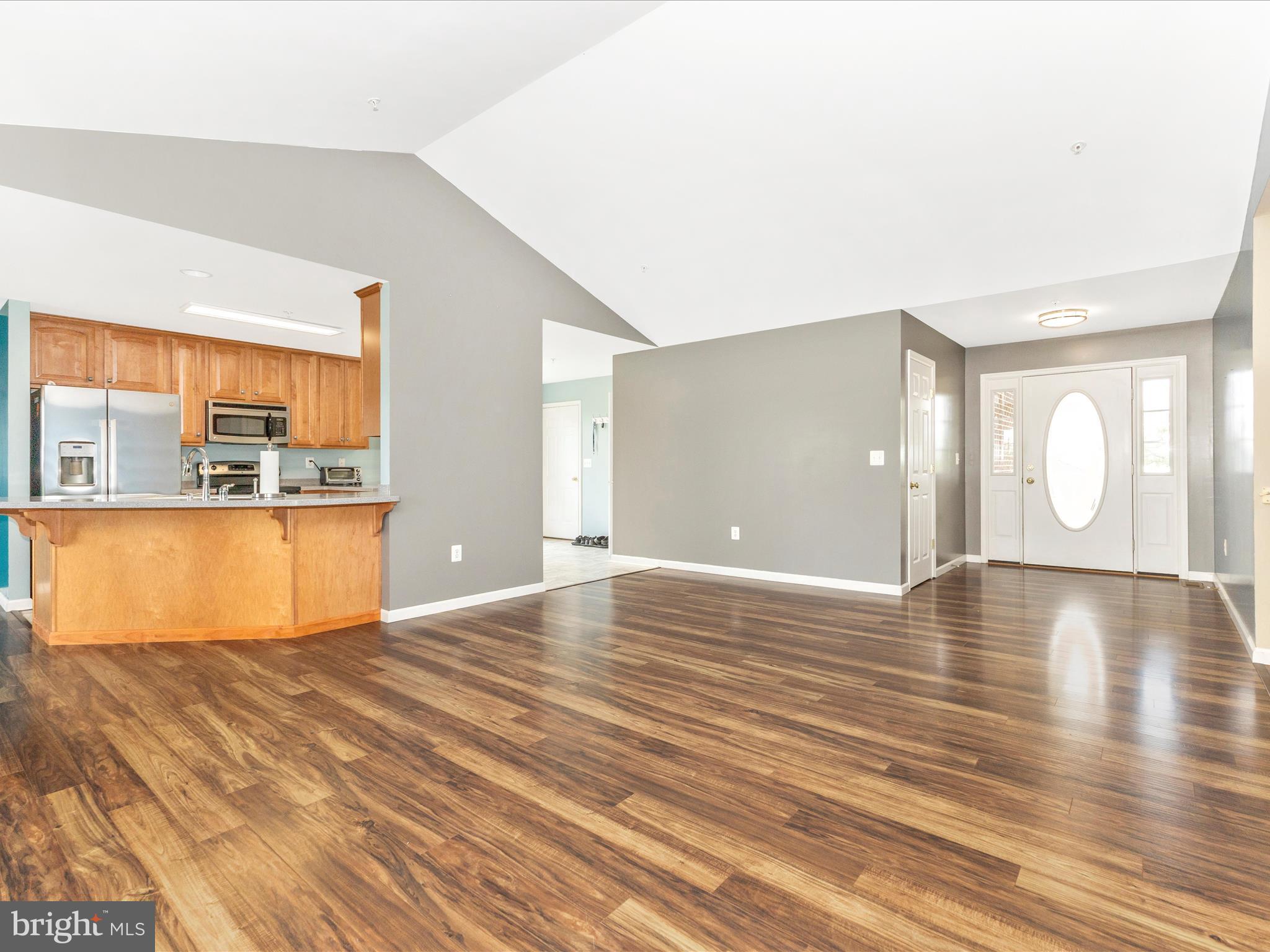 15220 Croom Road Brandywine, MD 20613 - Photo 9 of 68 Living Room