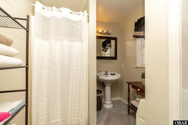 $689,500 | 103 Trenor Lane, Powells Point, NC 27966