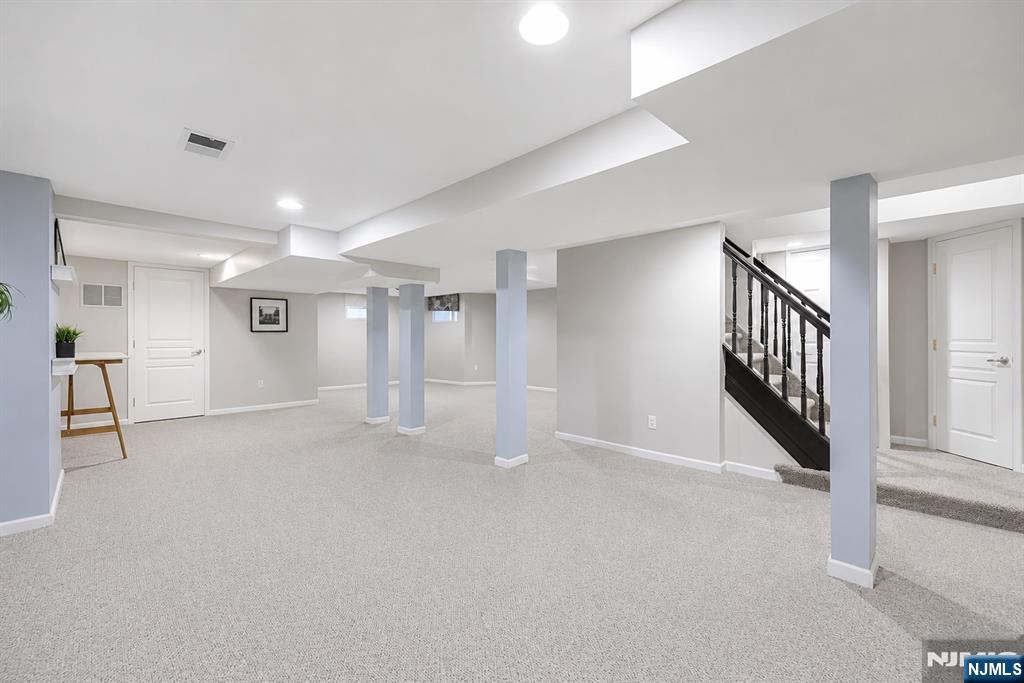 8 Ferndale Place Pompton Plains, NJ 07444 - Photo 36 of 49