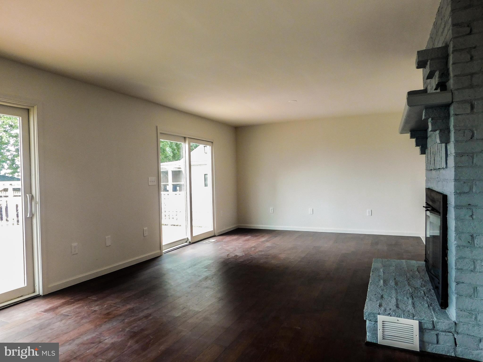 1430 Galena Road Baltimore, MD 21221 - Photo 9 of 15 Living Room