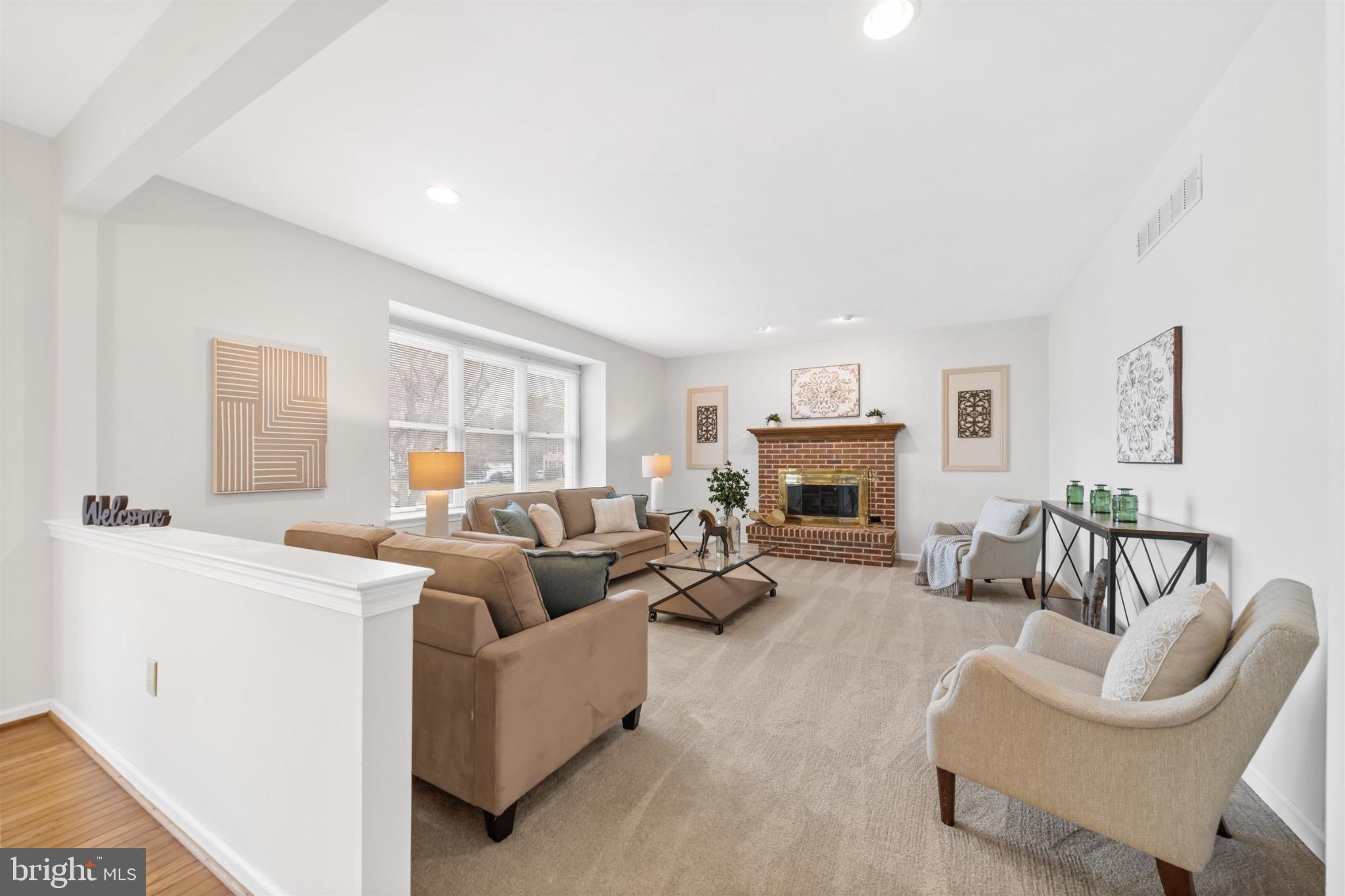 8 Bayberry Close Newark, DE 19711 - Photo 17 of 63 Bright and inviting family room.