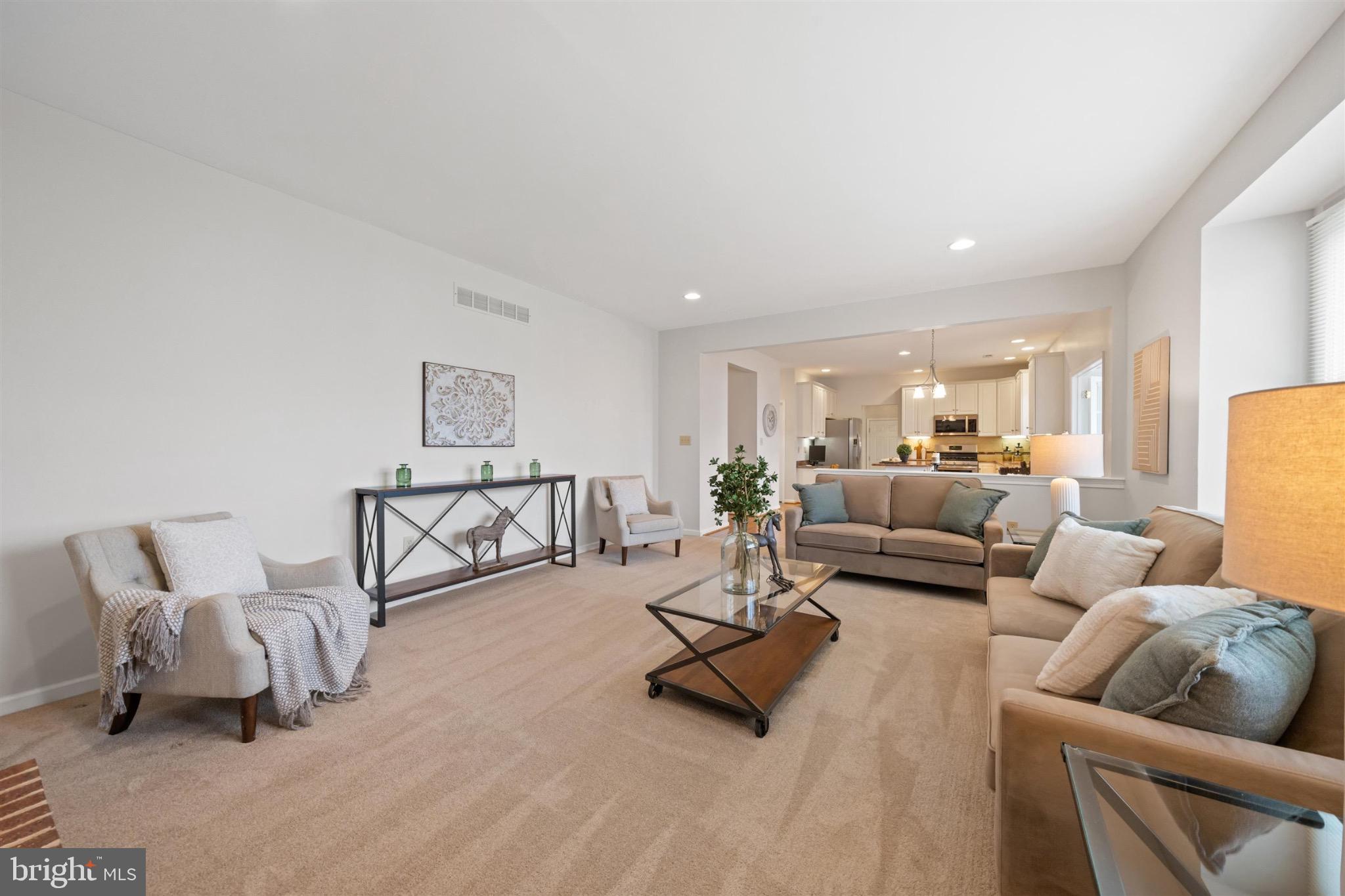 8 Bayberry Close Newark, DE 19711 - Photo 22 of 63 Spacious family room with modern elegance.