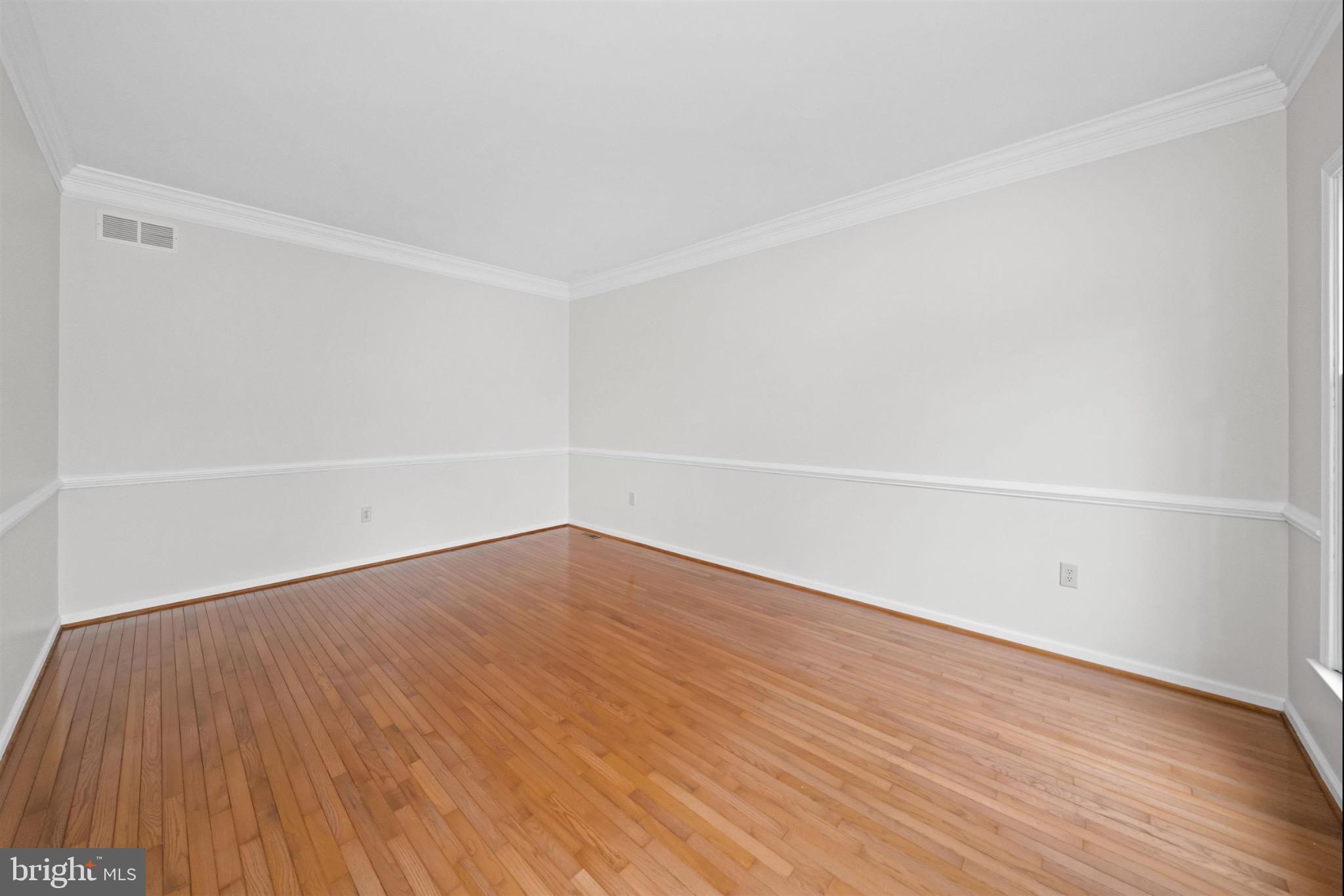 8 Bayberry Close Newark, DE 19711 - Photo 25 of 63 Spacious room with elegant hardwood floors.