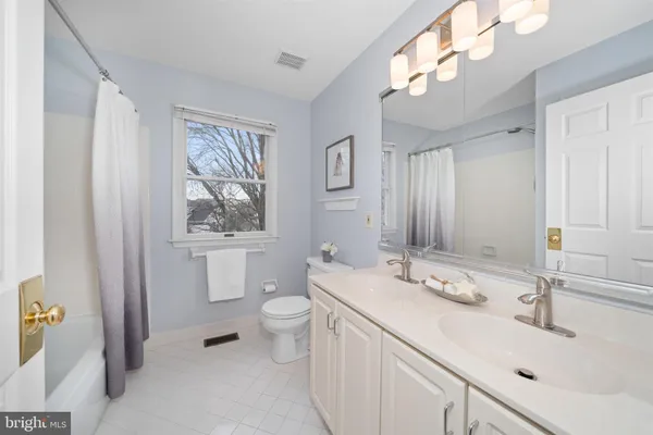 $764,900 | 8 Bayberry Close, Newark, DE 19711