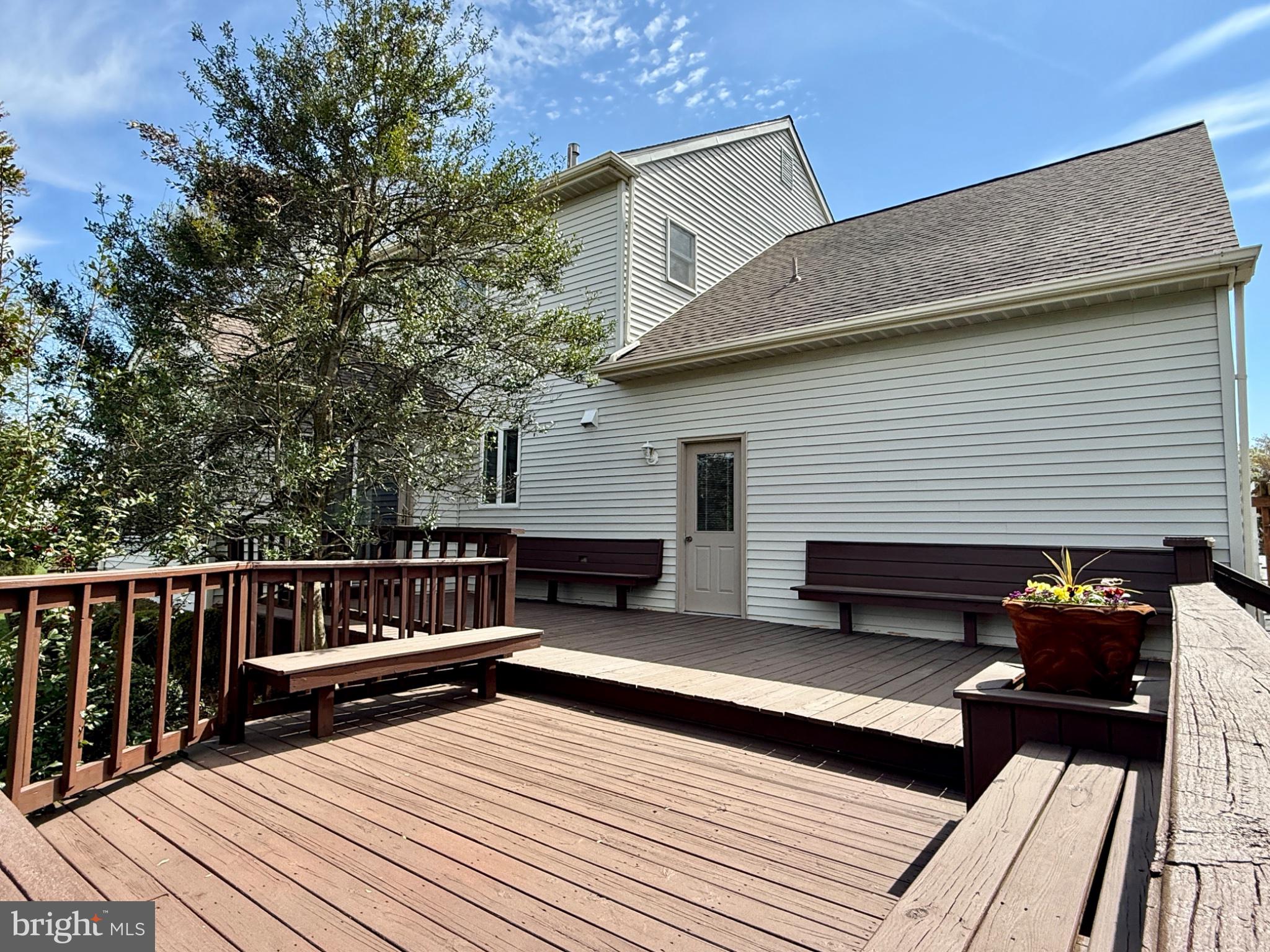 8 Bayberry Close Newark, DE 19711 - Photo 57 of 63 Spacious deck for outdoor relaxation.