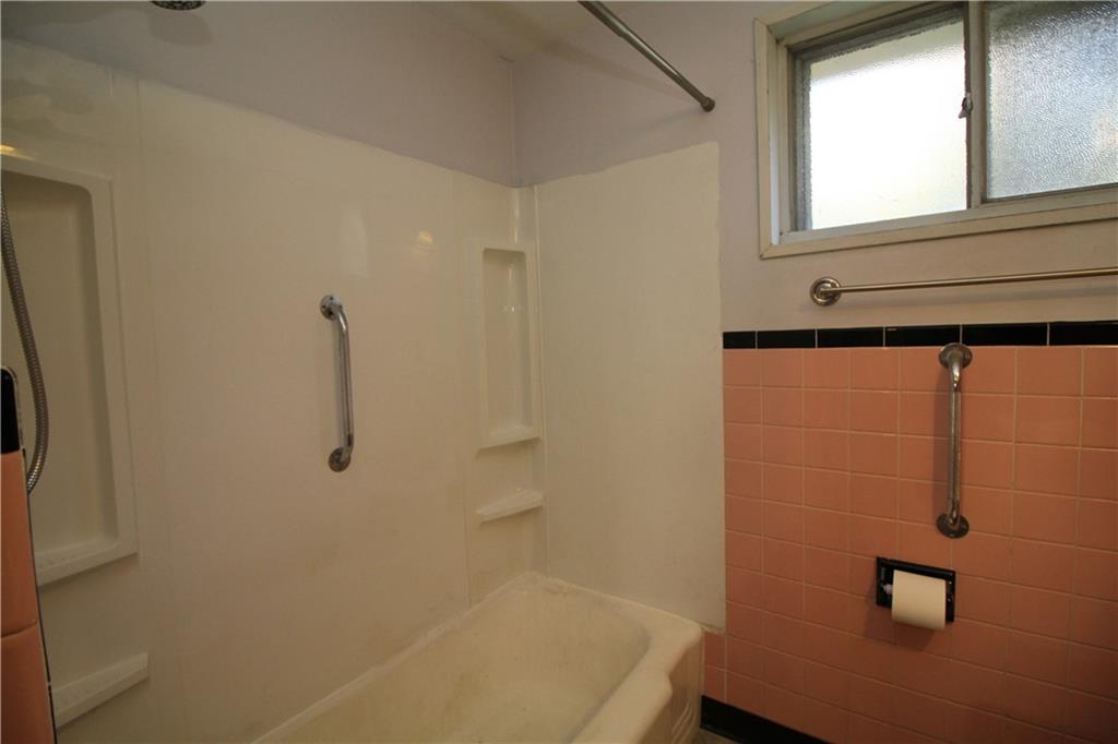 1347 Grove Road Pittsburgh, PA 15234 - Photo 14 of 25 Gallery Image 14