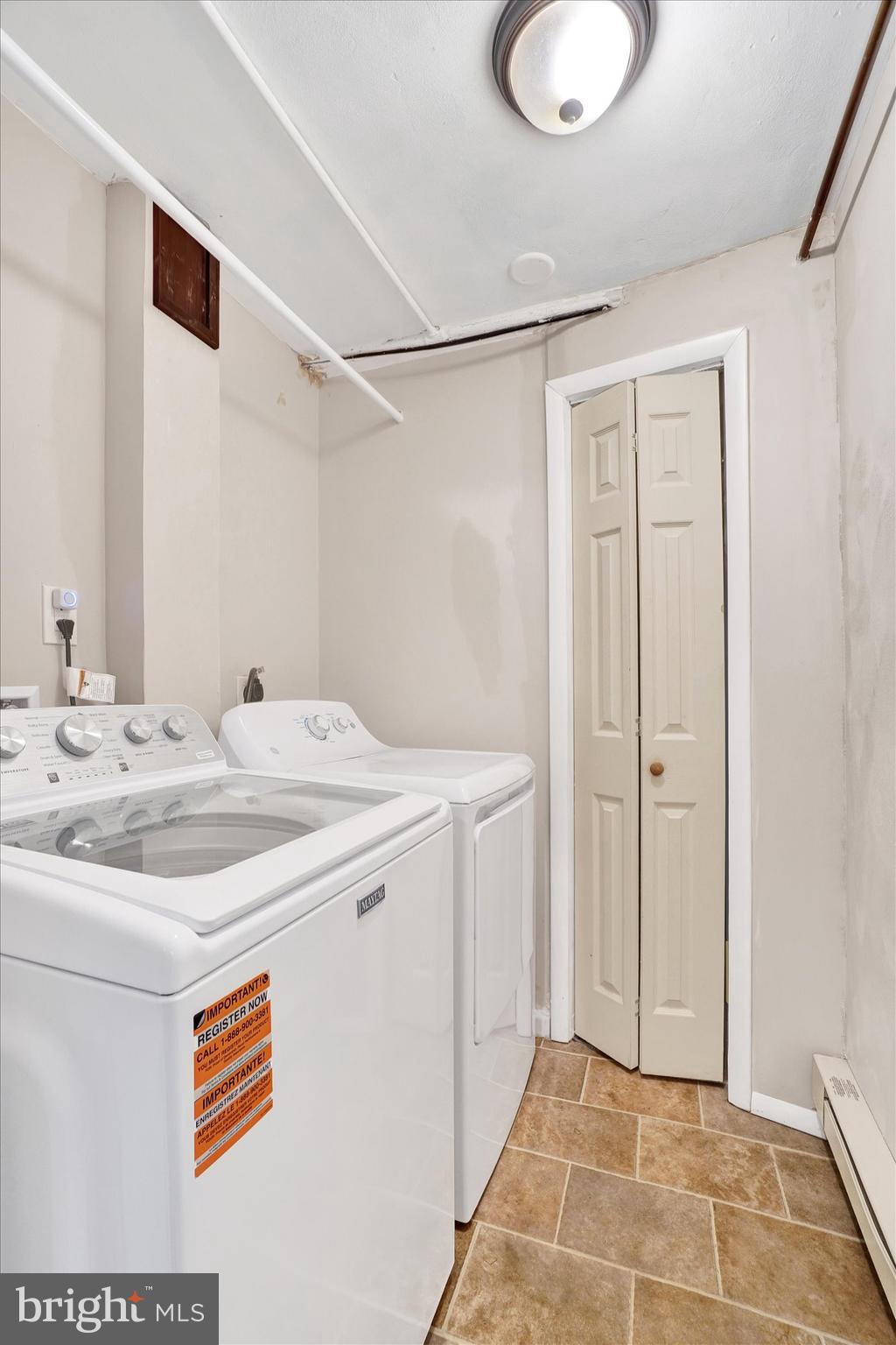 1270 Glendale Road York, PA 17403 - Photo 16 of 31 a bathroom with a sink and a mirror