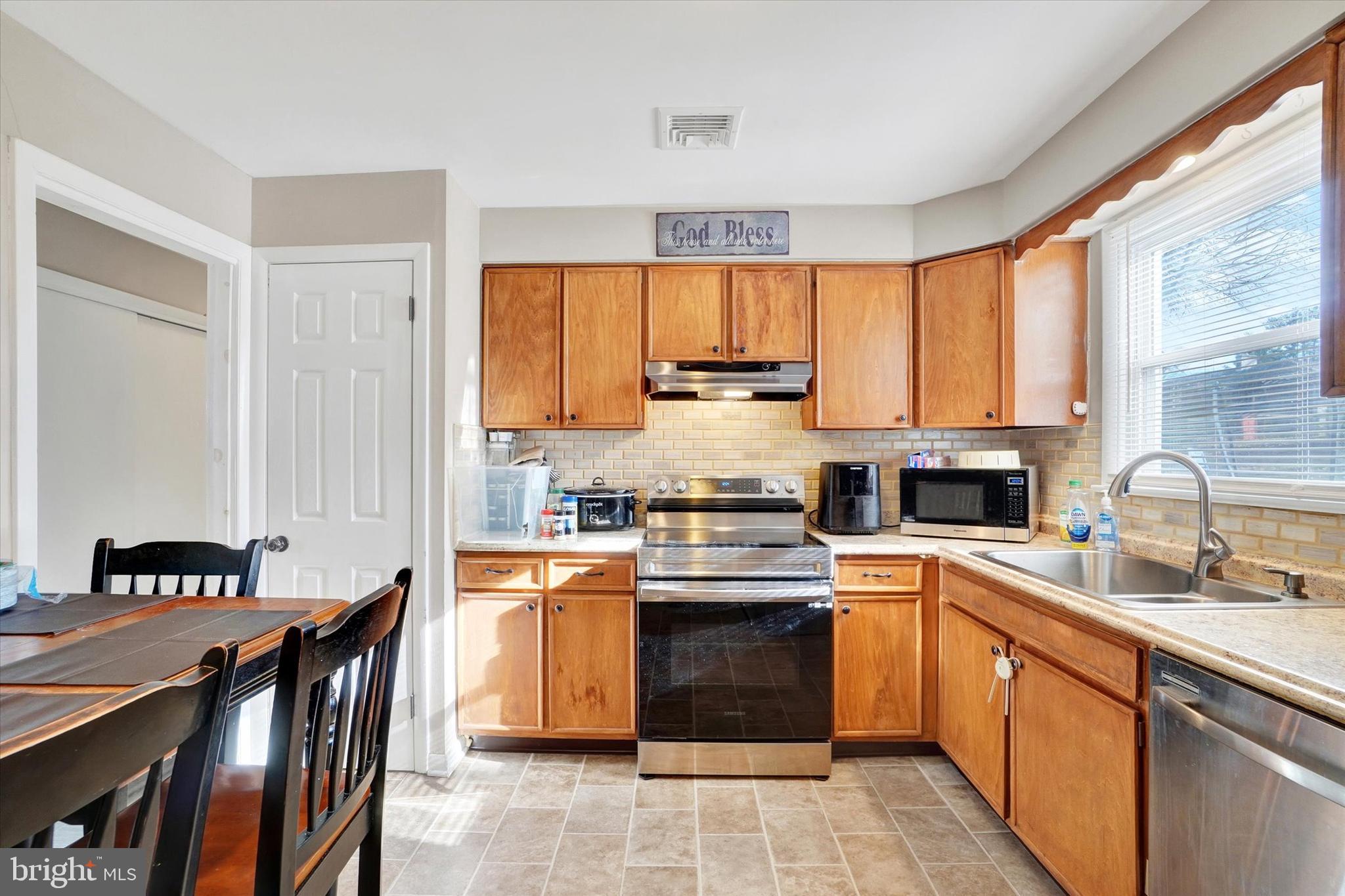 1270 Glendale Road York, PA 17403 - Photo 9 of 31 a kitchen with stainless steel appliances granite countertop a stove a sink dishwasher and a refrigerator