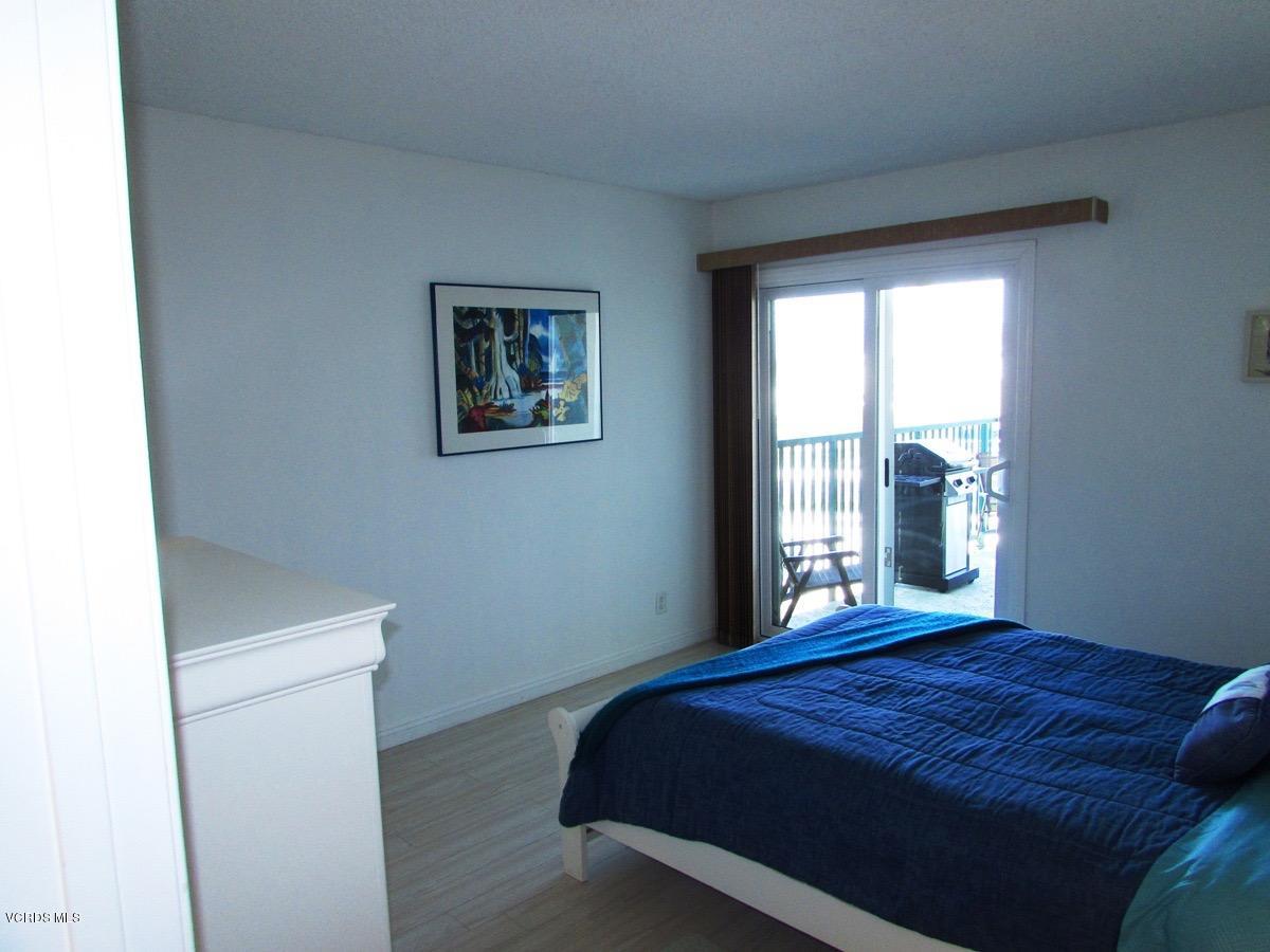 3101 Peninsula Road, Unit 312 Oxnard, CA 93035 - Photo 9 of 14 a bedroom with a bed and a window