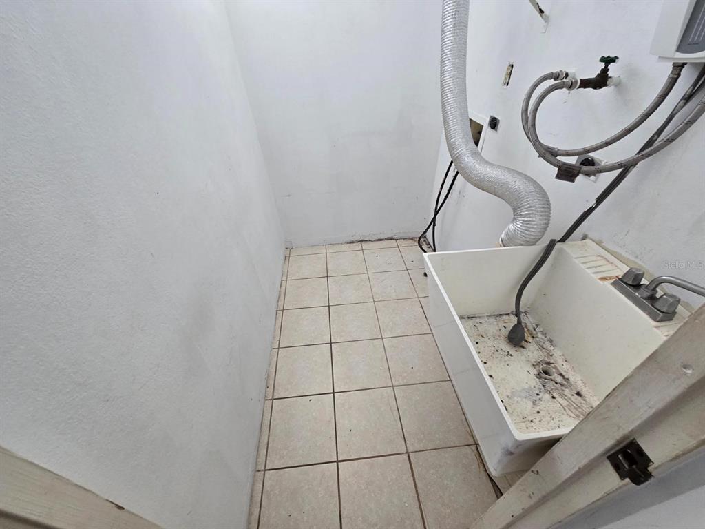 9 C. Rio La Plata, Unit 9E Bogalusa, LA 70427 - Photo 17 of 29 a bathroom with a sink toilet and shower