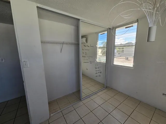 a view of a back yard