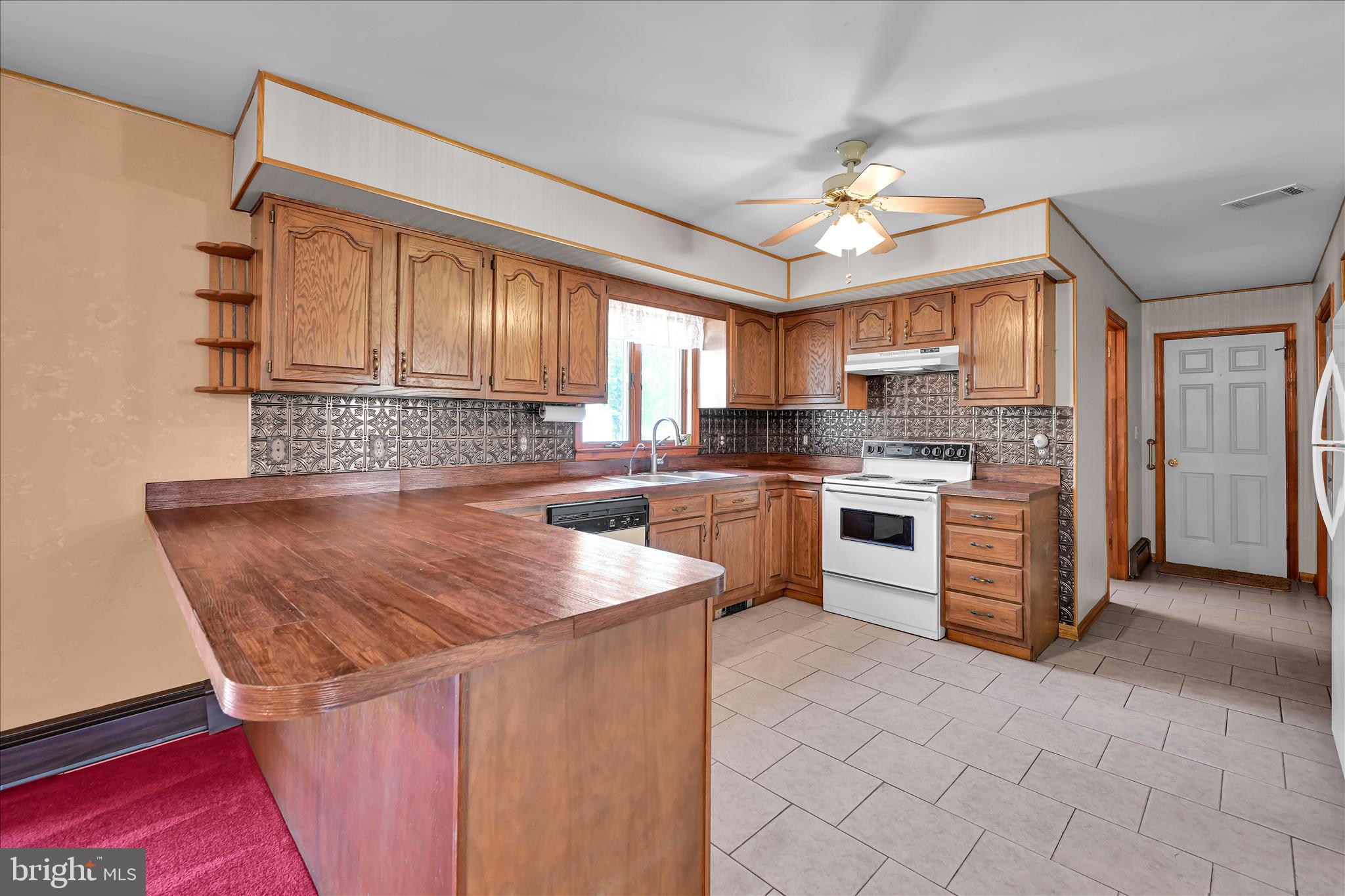 1039 Summer Hill Road Auburn, PA 17922 - Photo 17 of 40 a kitchen with stainless steel appliances granite countertop a sink dishwasher stove and refrigerator