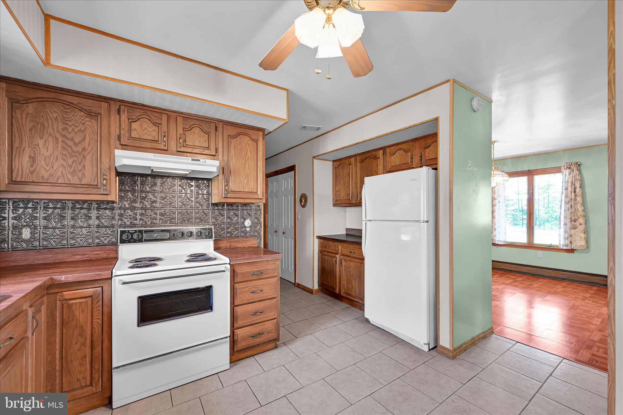 1039 Summer Hill Road Auburn, PA 17922 - Photo 19 of 40 a kitchen with a stove a refrigerator and a sink