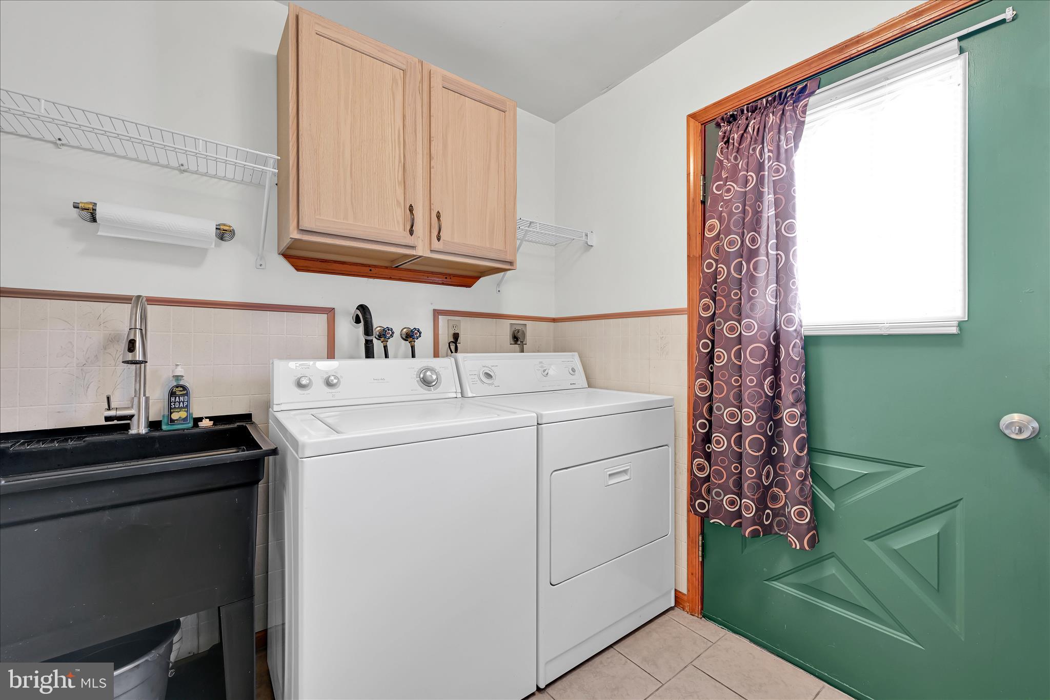 1039 Summer Hill Road Auburn, PA 17922 - Photo 30 of 40 a utility room with dryer and washer