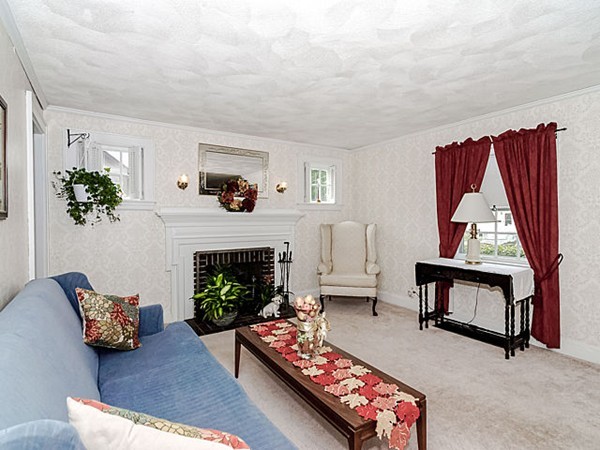 55 Ellery Road Waltham, MA 02453 - Photo 4 of 30 Gallery Image 4