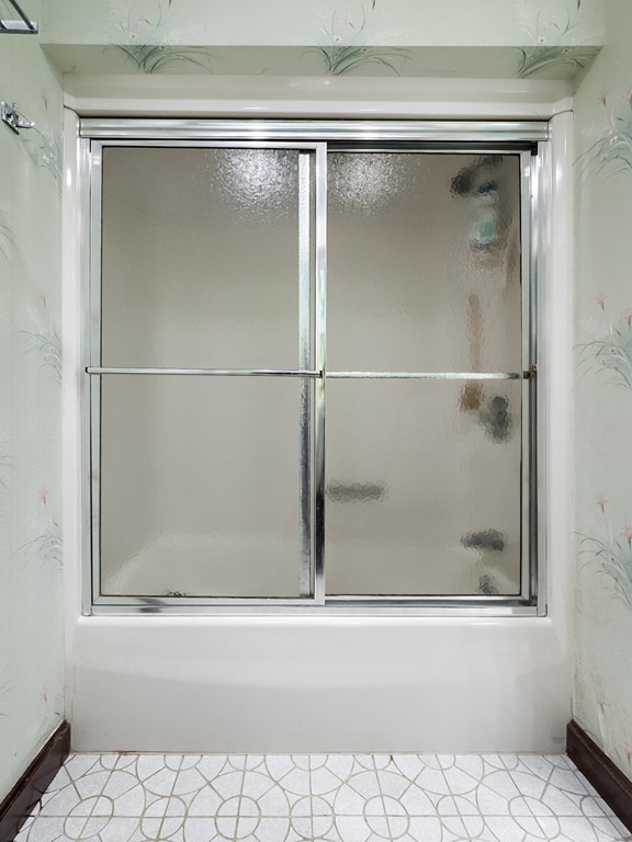 18 Old Lantern Circle Paxton, MA 01612 - Photo 28 of 41 a bathroom with a glass shower door