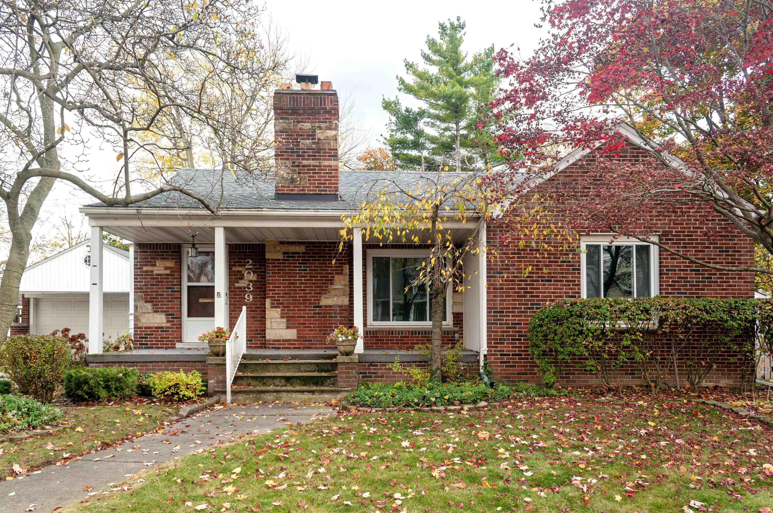 2039 Hampton Road Grosse Pointe Woods, MI 48236 - Photo 1 of 31