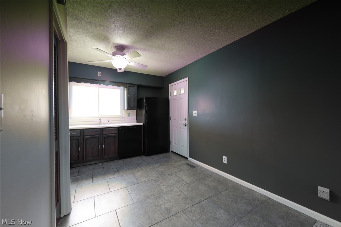 4446 Burkey Road Youngstown, OH 44515 - Photo 5 of 28 Gallery Image 5