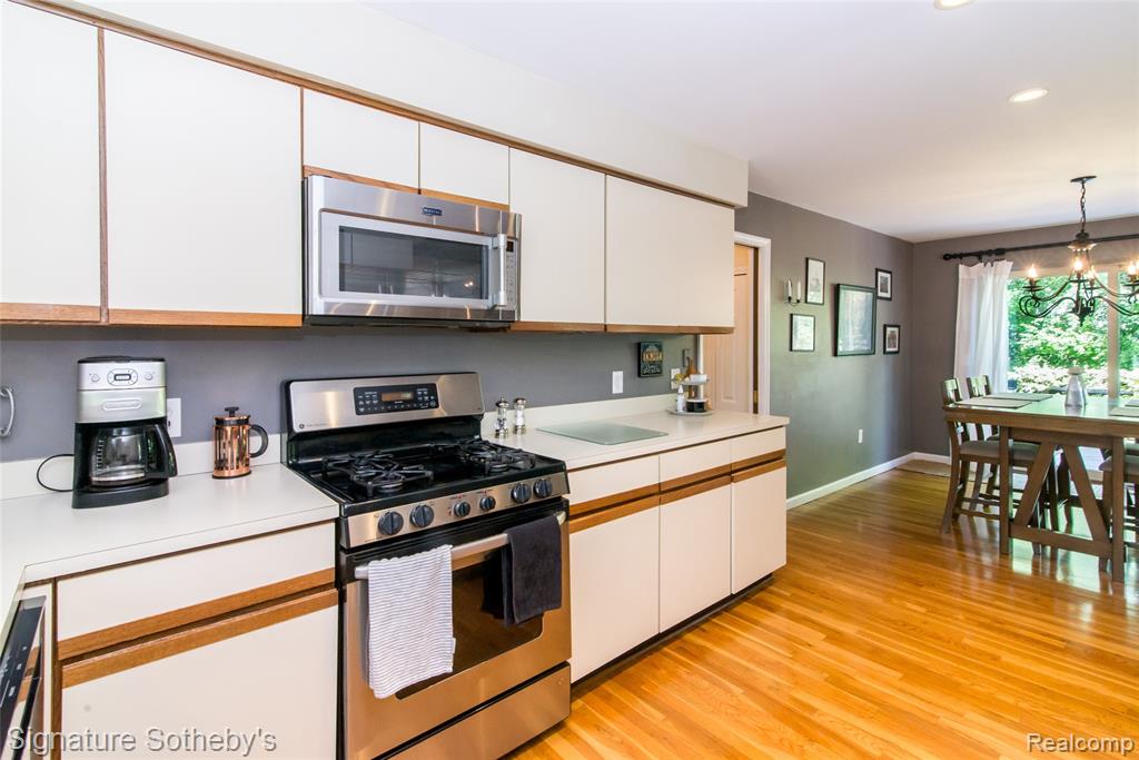 576 Ten Point Drive Rochester Hills, MI 48309 - Photo 11 of 51