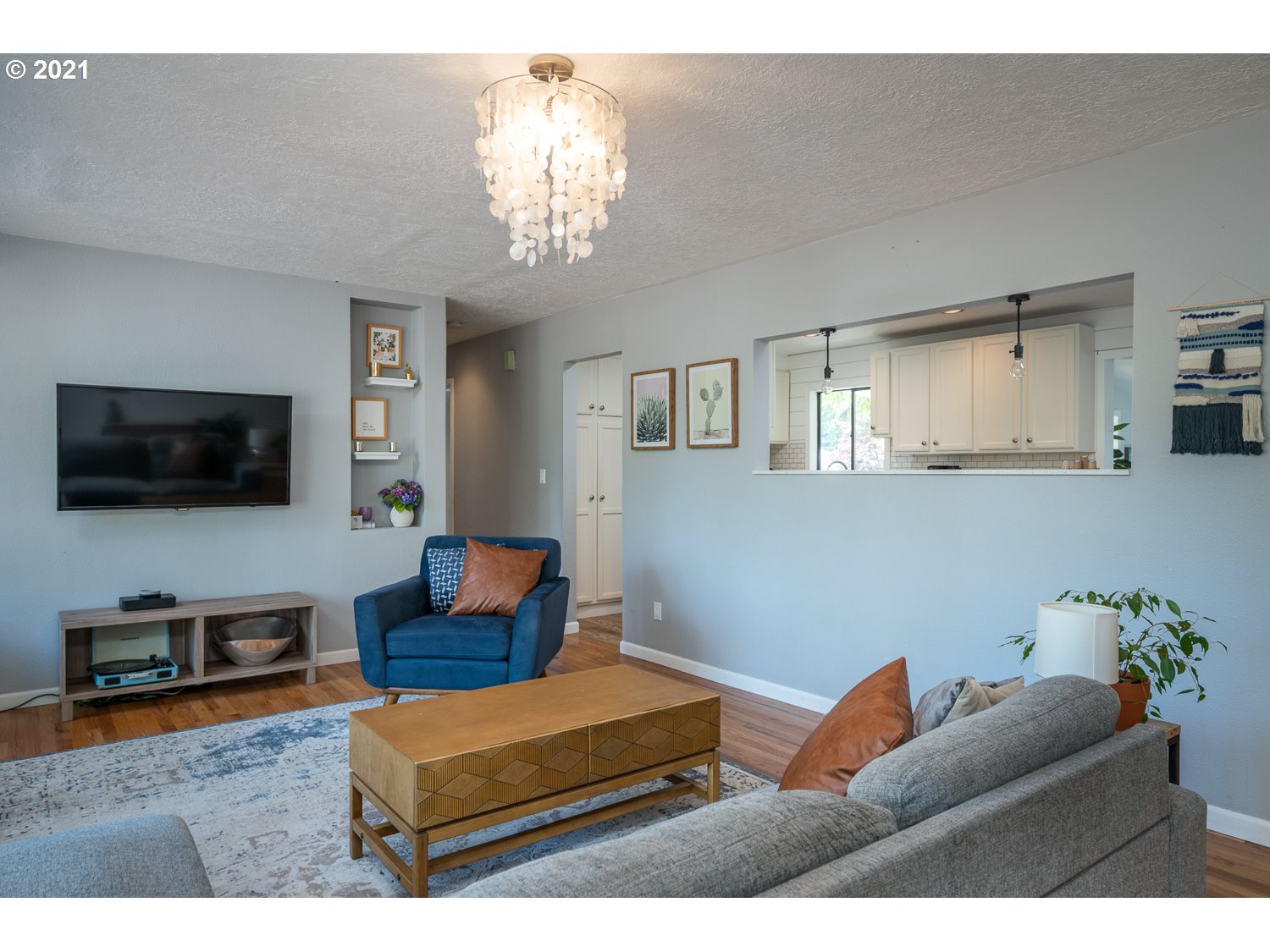 13130 Southwest Walker Road Beaverton, OR 97005 - Photo 4 of 25 Gallery Image 4