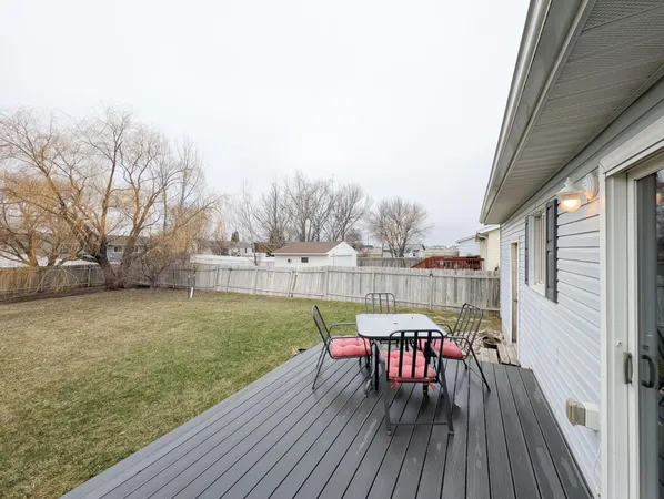 $284,900 | 205 4th Street East, Horace, ND 58047