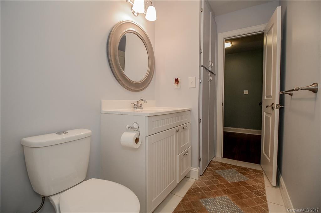 5807 Sharon Road, Unit 5807E Charlotte, NC 28210 - Photo 18 of 24 Gallery Image 18