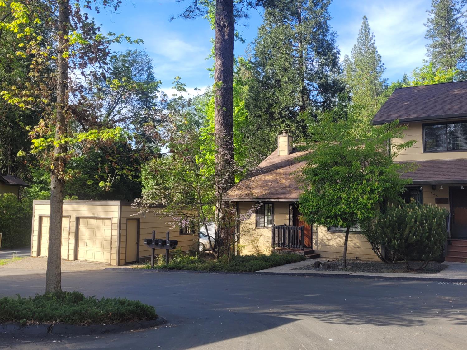 346 Gracie Road Nevada City, CA 95959 - Photo 61 of 66 a front view of a house with garden
