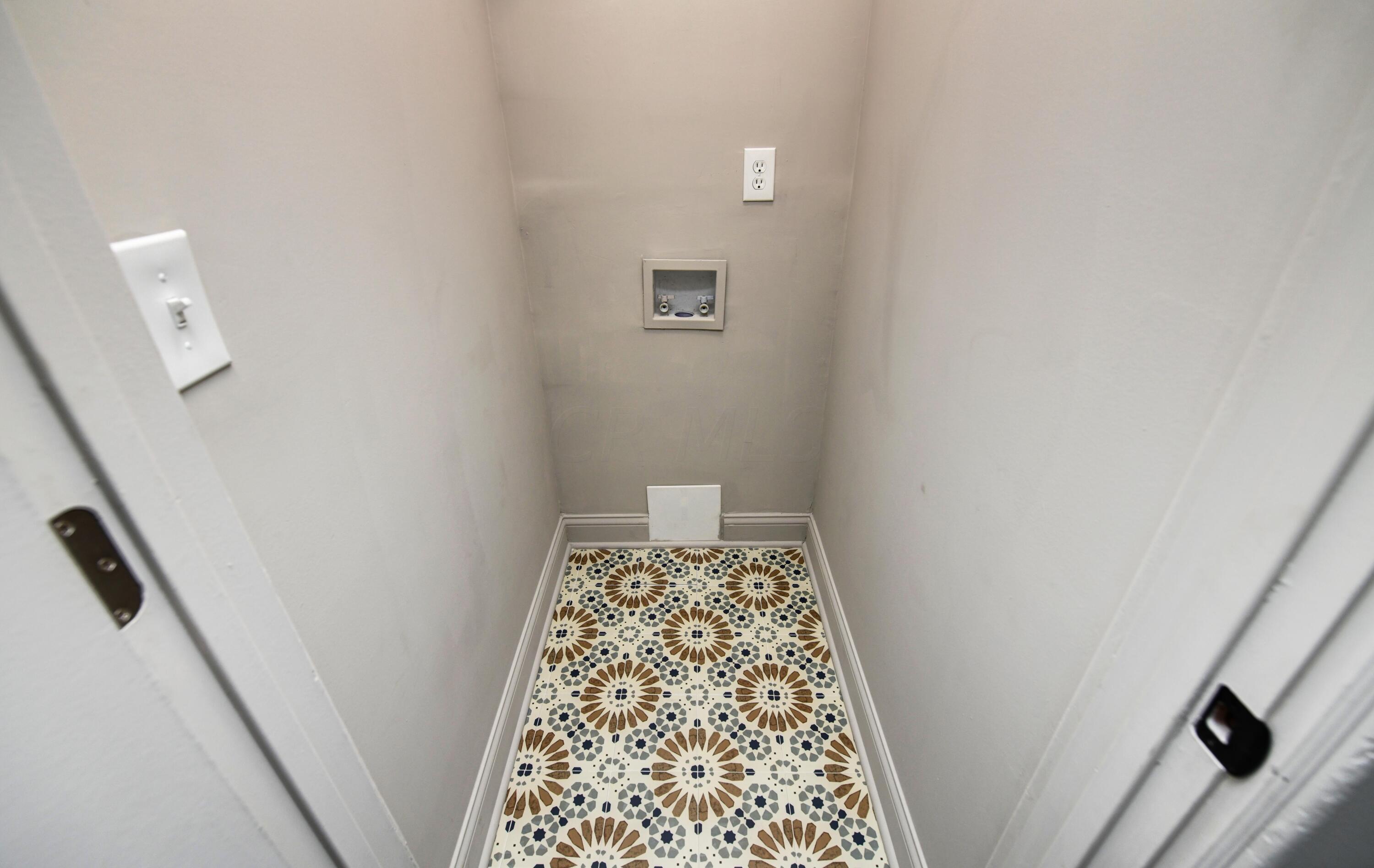 1275 East Fulton Street Columbus, OH 43205 - Photo 23 of 36 Second Floor Laundry