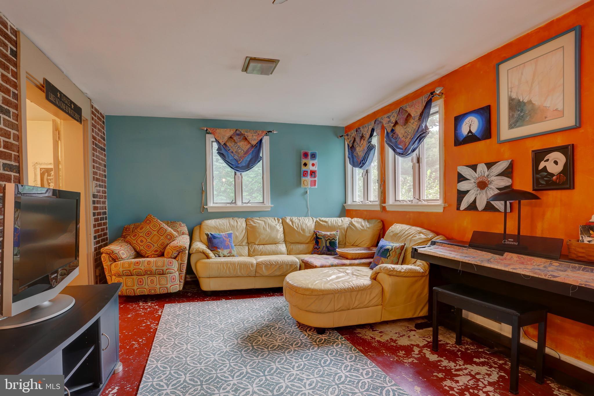 974 Pleasure Road Lancaster, PA 17601 - Photo 13 of 22 Family Room