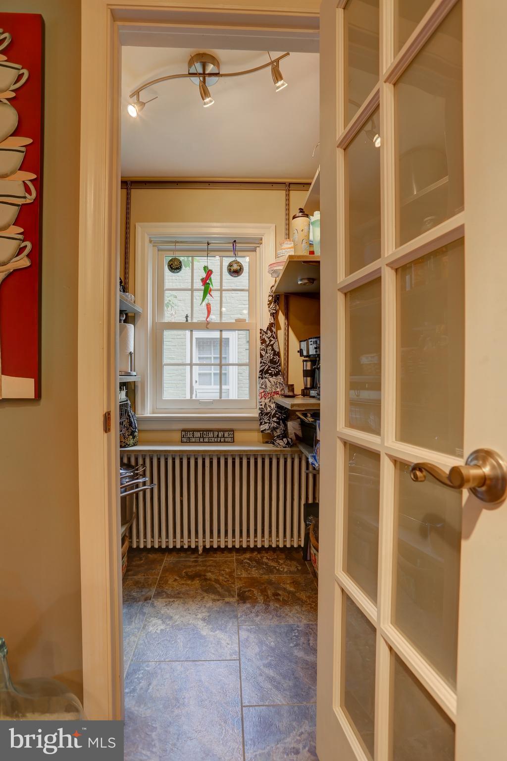 974 Pleasure Road Lancaster, PA 17601 - Photo 6 of 22 Custom Pantry