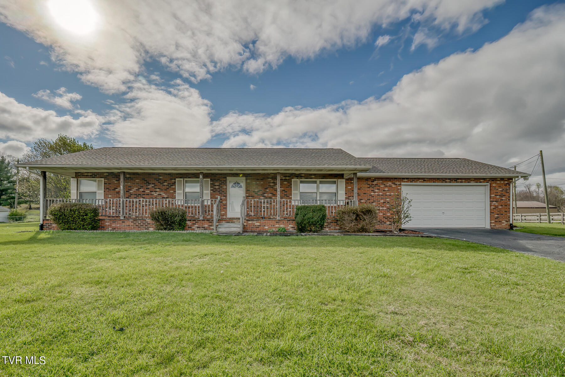 406 Walling Road Piney Flats, TN 37686 - Photo 1 of 29 406 Walling Dr-1